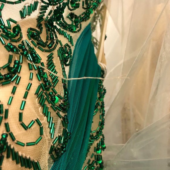 Emerald Sleek Sexy Prom Dress, Size 4 Plunge, Pageant Formal Mermaid Put a Slit - Picture 8 of 11